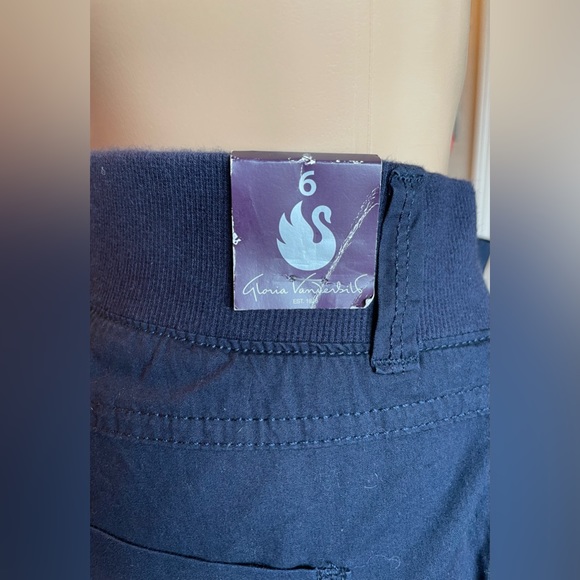 Gloria Vanderbilt! Willa/Navy Capris/Missy size-6/roll up/roll down-hem - Picture 15 of 16